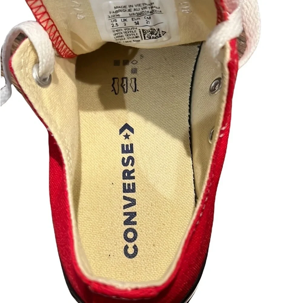 CONVERSE RED SNEAKERS size 2.5